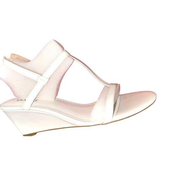 Vaneli Womens White Patent Leather Mohan T Strap Wedge Sandals Sz 8.5 M New - Picture 7 of 10
